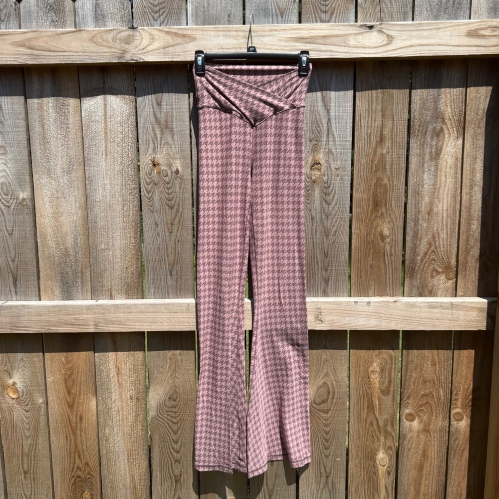 OFFLINE by Aerie Real Me Crossover Super Flare Leggings Houndstooth Mauve Medium